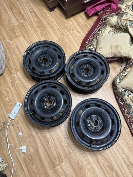 Сатылады комплект 4 шт Пассат тойота