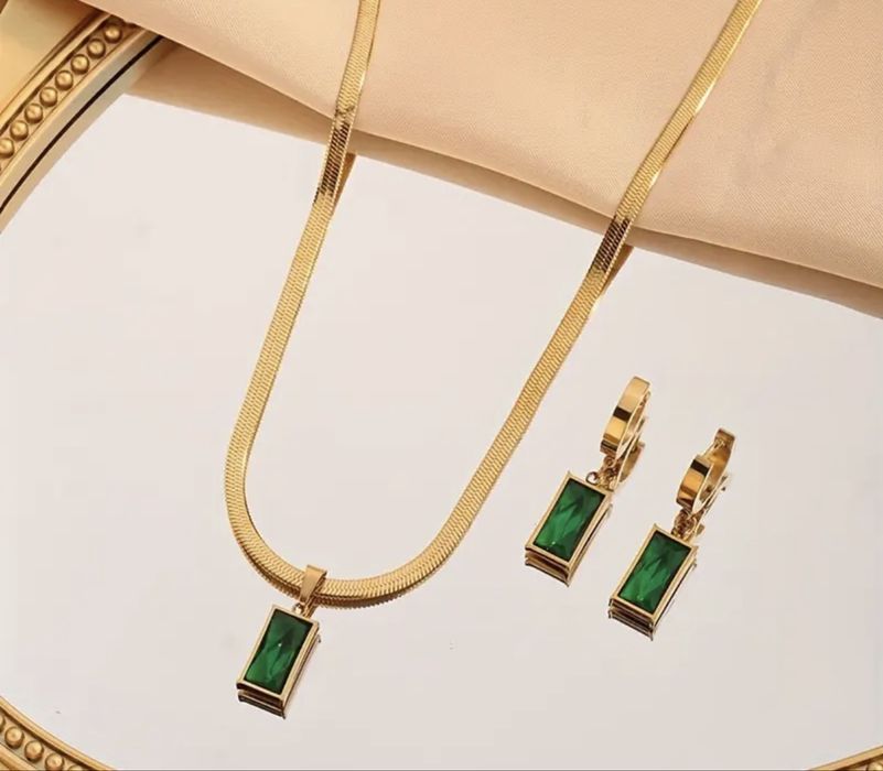 Комплект бижута със зелен цирконий 18к златно покритие - Колие и обеци
