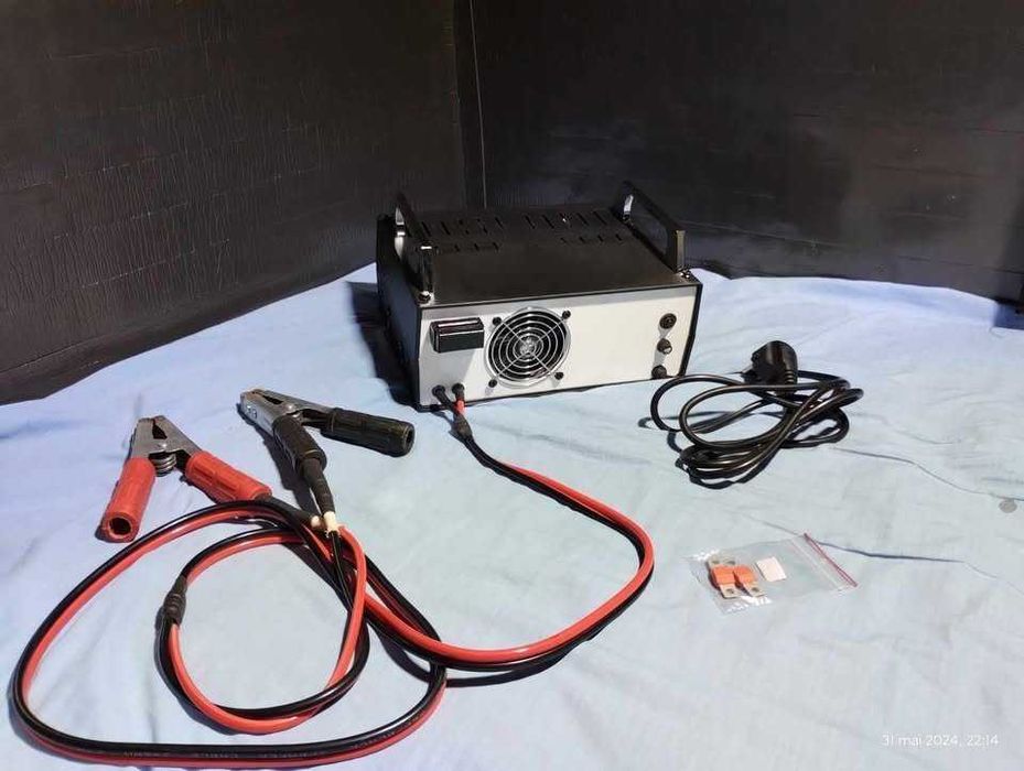 Redresor baterie auto/Incarcator/Sursa 12 V - 12 A