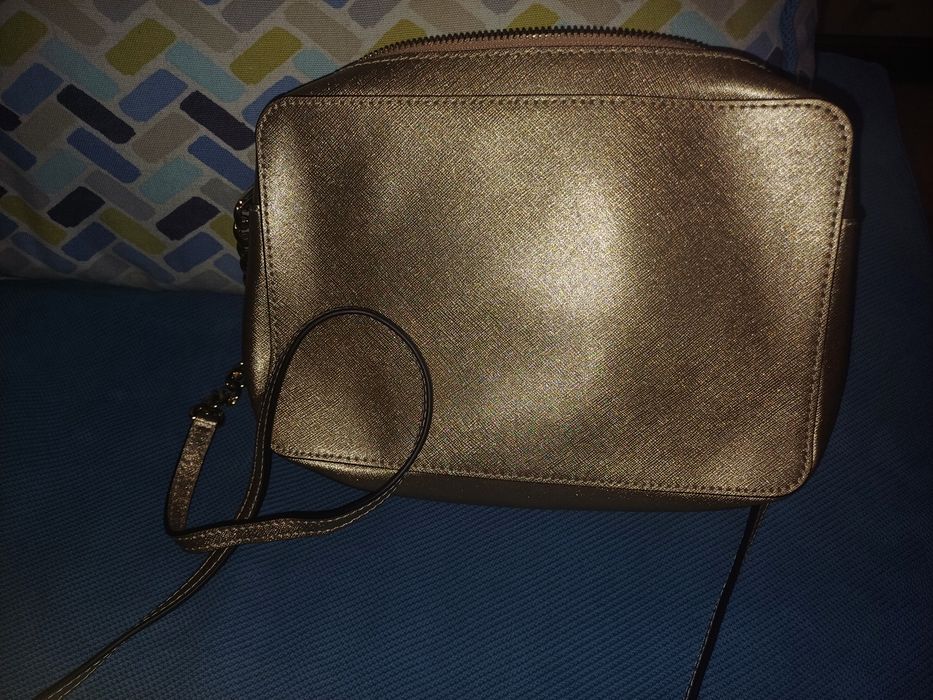 Michael Kors чанта в злато