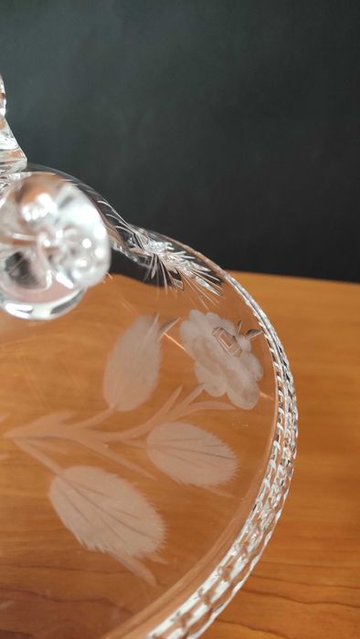 Кристална купичка на крачета