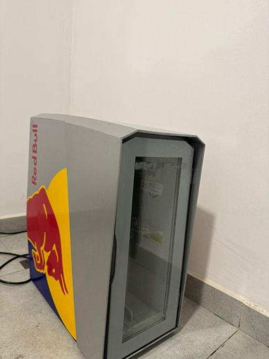 Продам Холодильник Red bull для 0.2 напитков