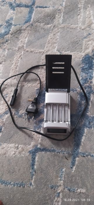 Два зарядных устройства