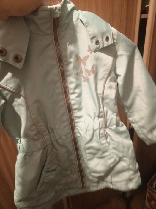Продам куртку на девочку 5 лет