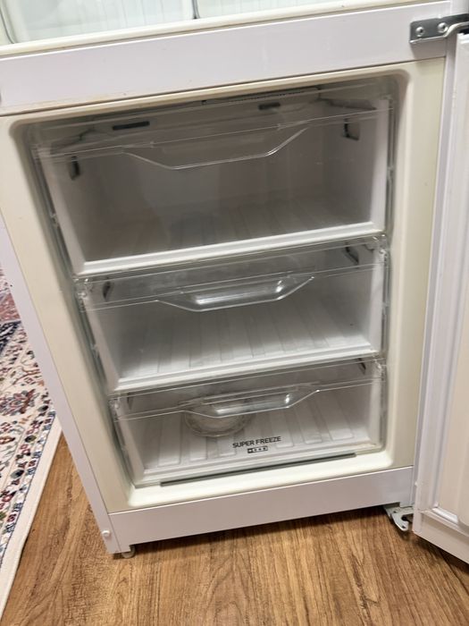 Холодильник Indesit рабочий