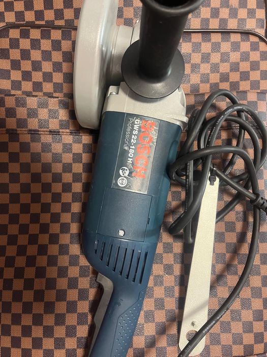 Продам болгарку Bosch