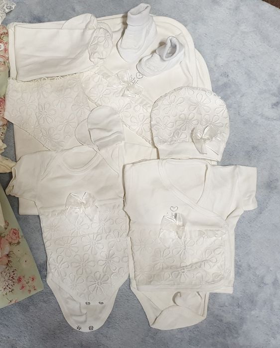 Продам комплекты на выписку