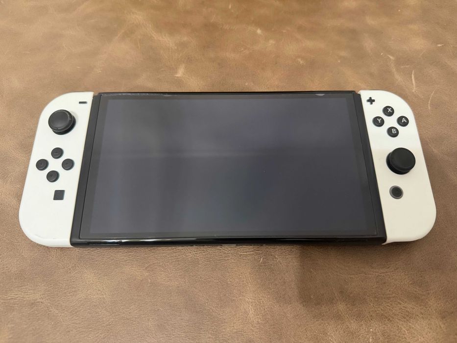 Nintendo Switch OLED White + 512GB + 12 игри + Допълнителни Joy-Con