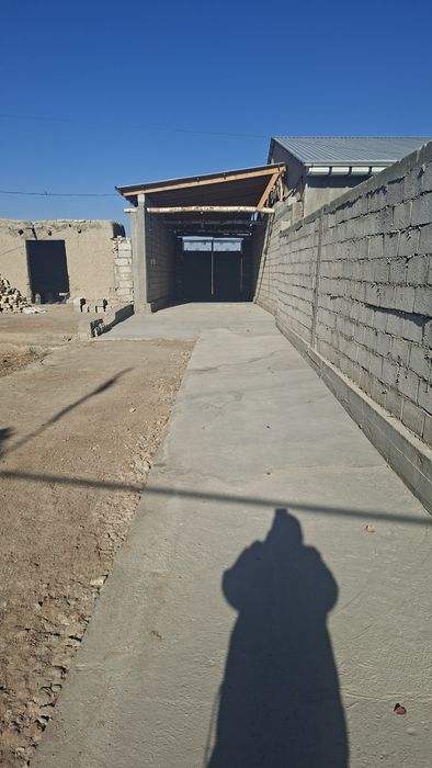 Uy sotiladi navoiy viloyati qiziltepa tumani  malikchoʻl qishlogi.