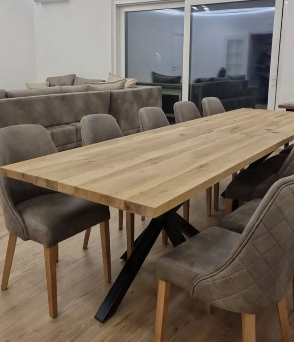 Маси от масив дъб и метални крака