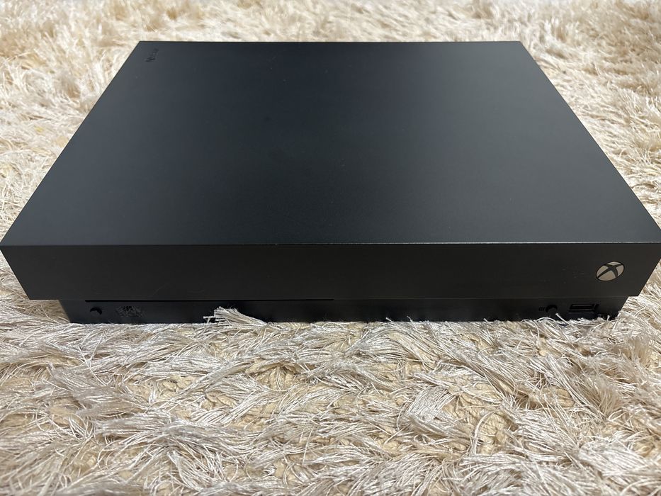 Xbox One X 1TB+10 jocuri