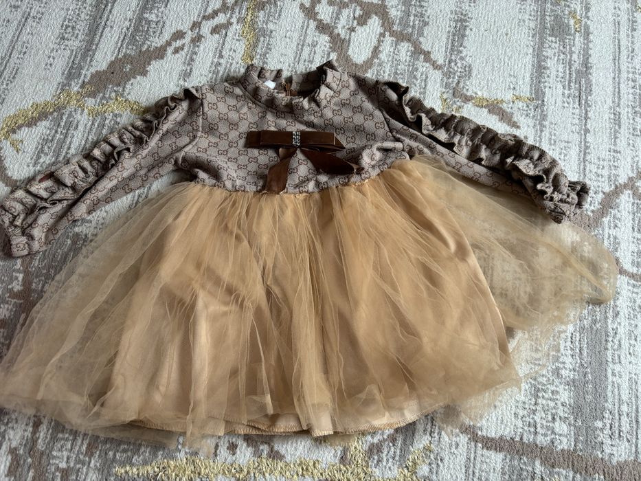 Көйлек қыздарға сатылады.