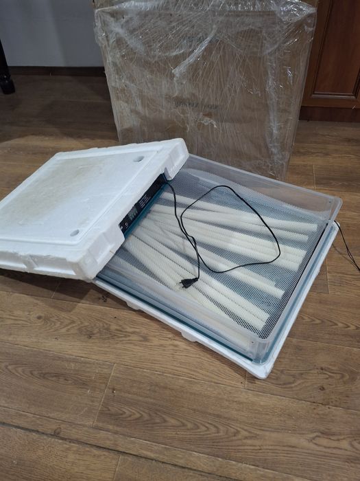 Инкубатор Бизон.