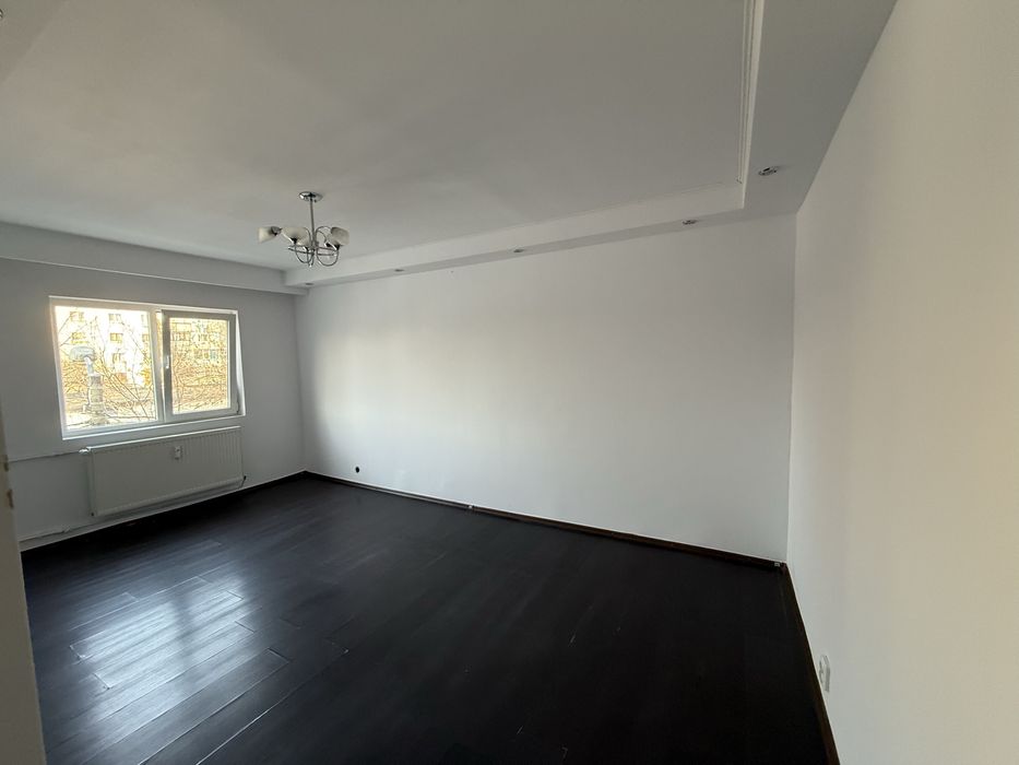 Apartament cu 3 camere de inchiriat