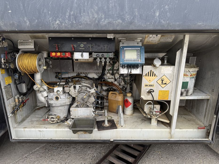 Autocisterna Mercedes