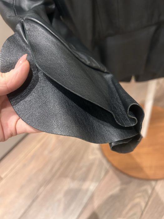 Elisabetta Franchi елегантно кожено яке с красиви ръкави