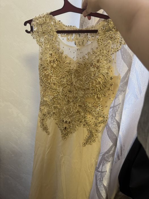 Платье в хорошем состояний