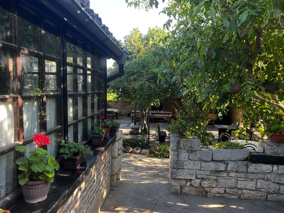 Дава се под наем Заведение в Варна, м-т Пчелина - 500 кв.м за 1530 € - Снимка #1