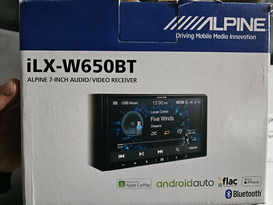 Продам магнитафон alpine iLX-W650BT