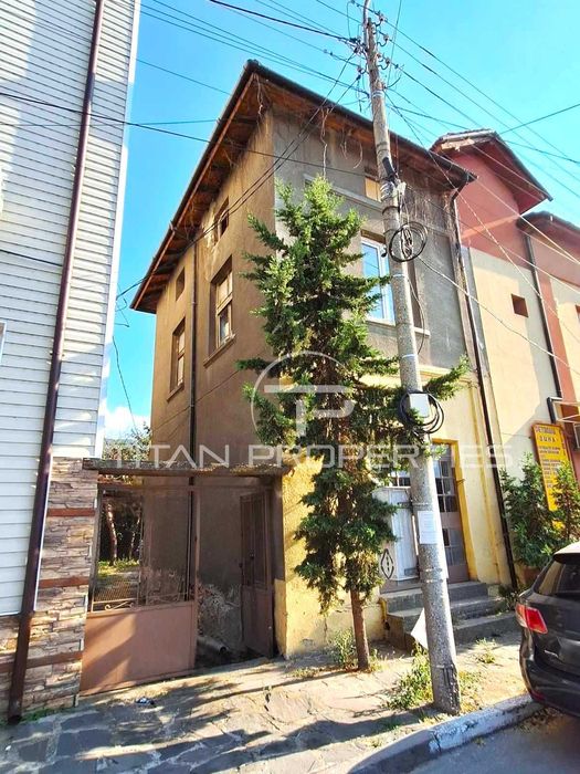 Двуетажна къща в Кричим