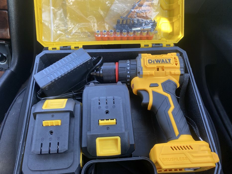 Шуруповерт DeWALT