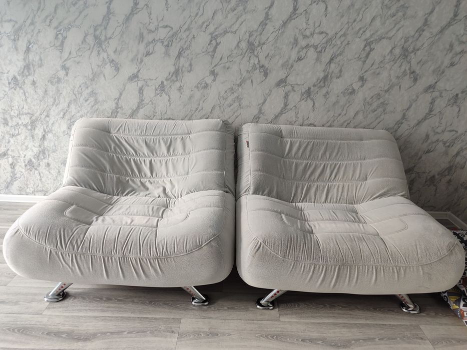 Продам два кресла.