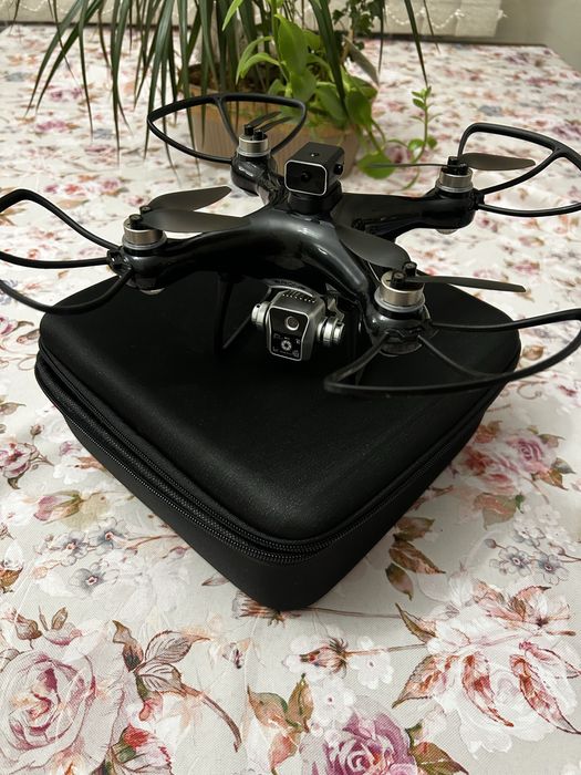 Дрон чисто нов с проблем и VR очила