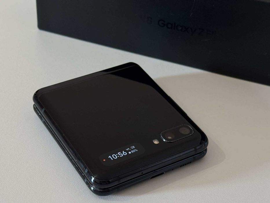 Бартер! Samsung Galaxy Z Flip 1 256GB Mirror Black (Черен)