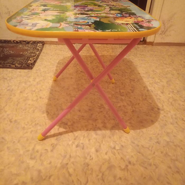 Детский стол для девочки