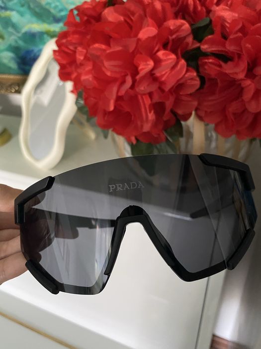 Очки Prada новые трендовые