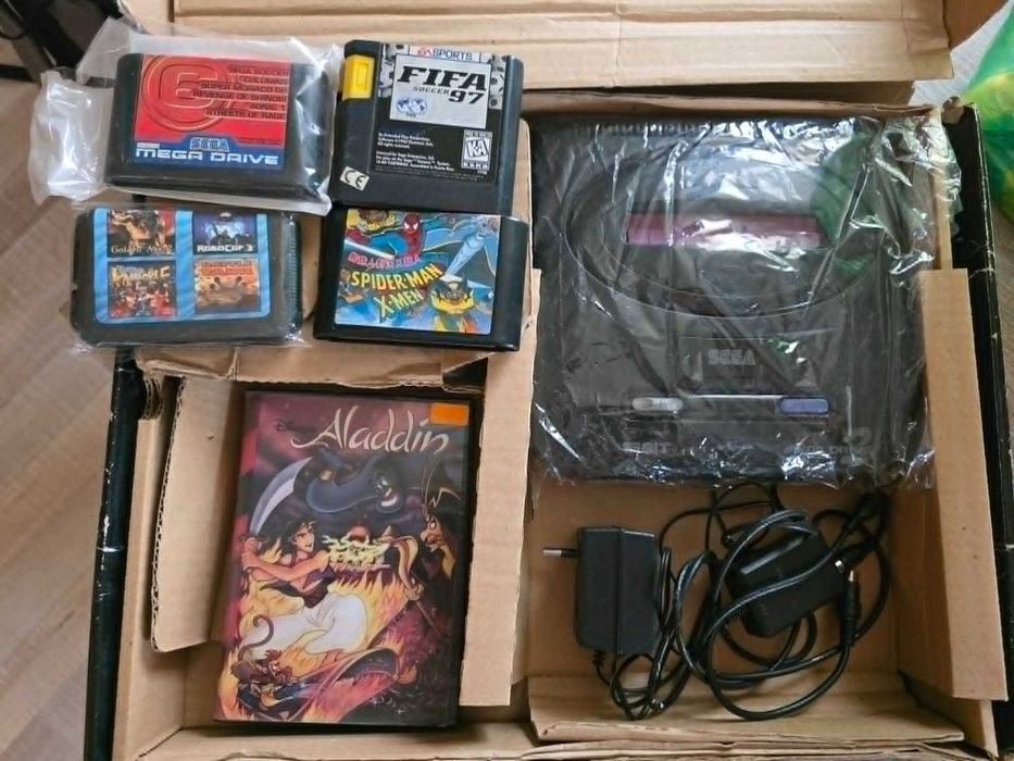 Sega Mega Drive 2 + игри