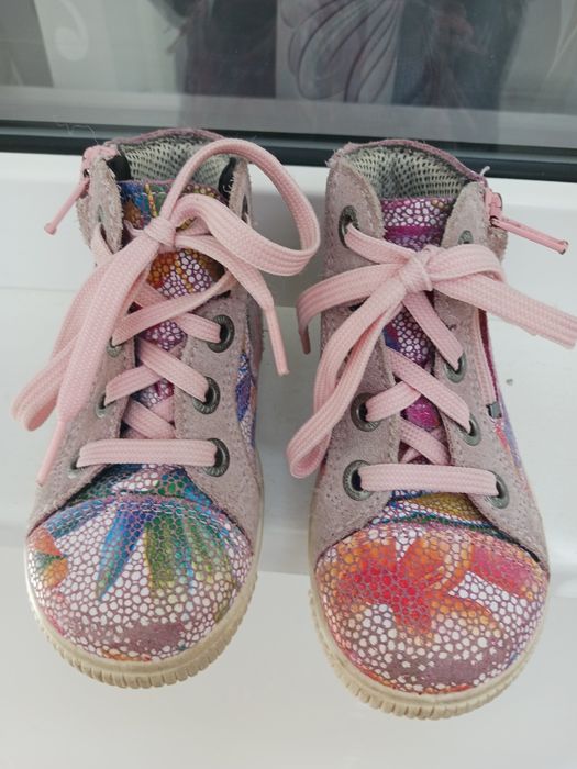 Детски пролетни  обувки на superffit за момиче  номер  23 и 33