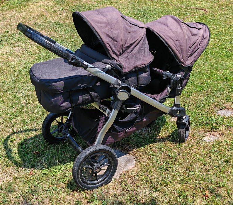 Двойна количка за породени деца или близнаци. + кош за новородено