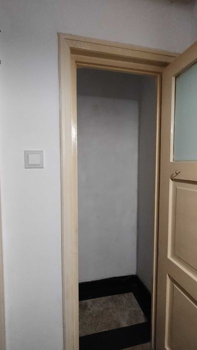 Ofer spre inchiriere garsoniera