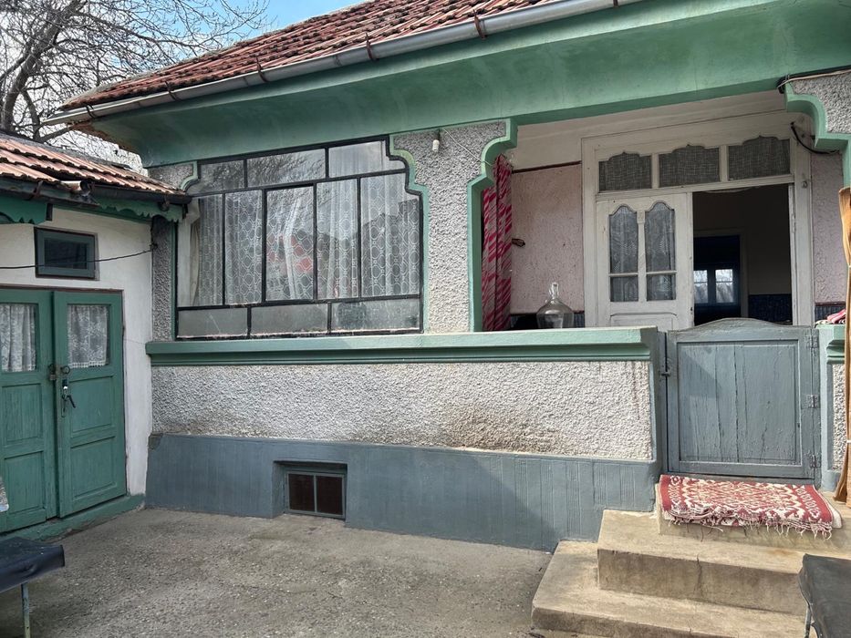 De vanzare casa cu teren