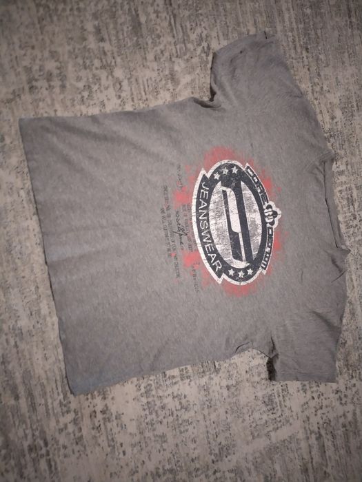 Сива спортна тениска