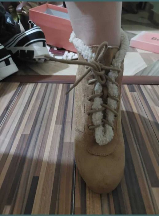 Ghete damă cu platformă