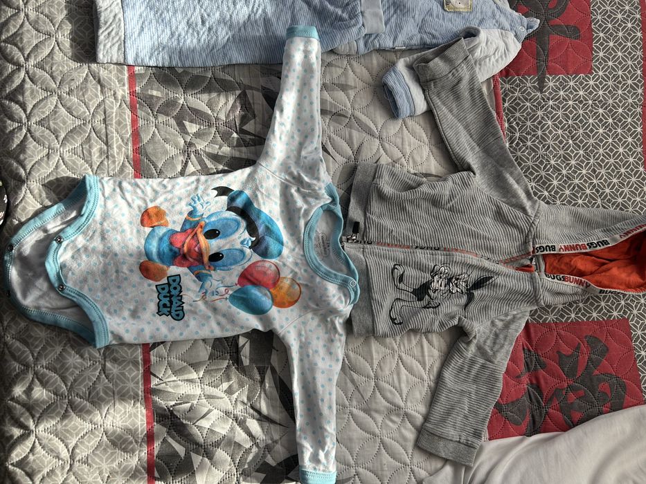 Продавам дрехи за момченце 74размер 5лв бройката