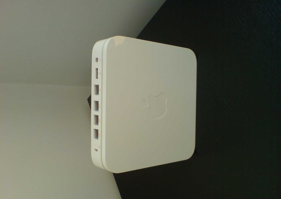 Apple AirPort Extreme A1143 / Рутер