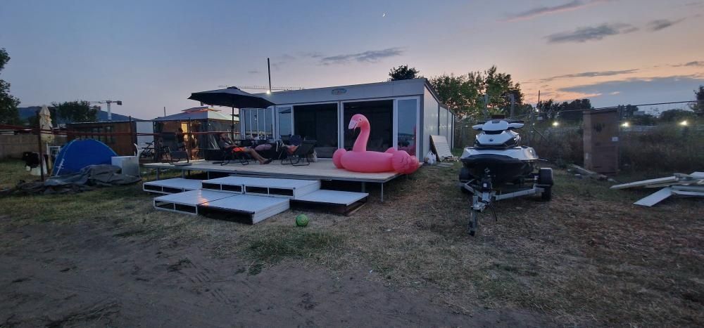 Къща-бунгало на метри от морето къмпинг Градина