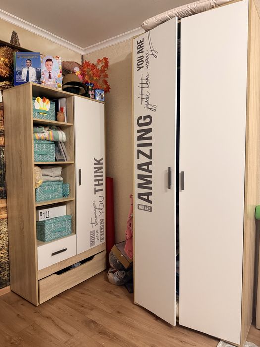 Двухярусная кровать и шкафы