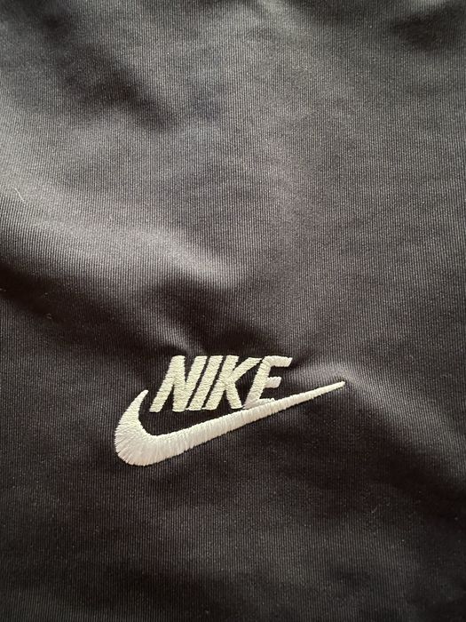 Мъжки,полиамидни тъмно сини къси панталонки Nike с бродирано лого и ципове на джобовете