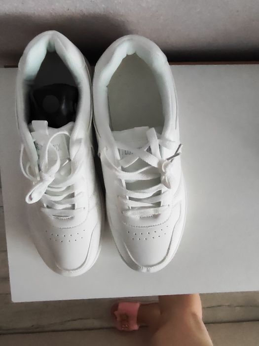 Продам летние кроссовки