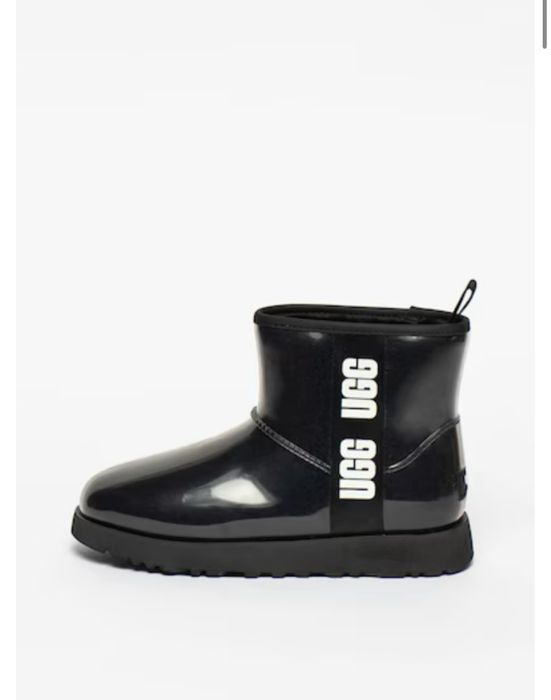 Ugg negre cu aspect lacuit