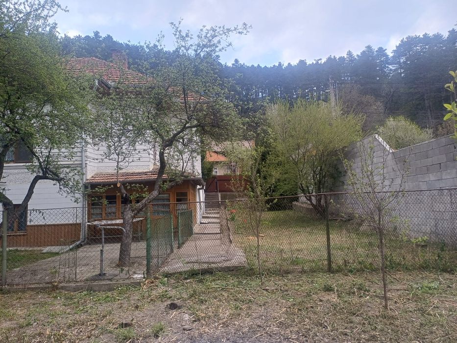 Casa la preț de apartament, oraș liniștit, de munte.