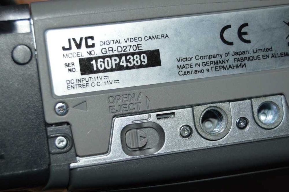 Camera video miniDV JVC GR-D270E citeste anuntul