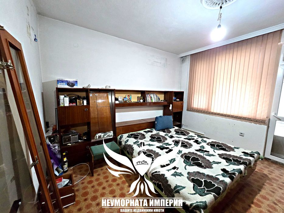 Продавам обзаведен тристаен, мансарден тристаен, двор 230кв.м., гараж и паркомясто 210РЗП в Асеновград кв.Баба тонка - снимка 12