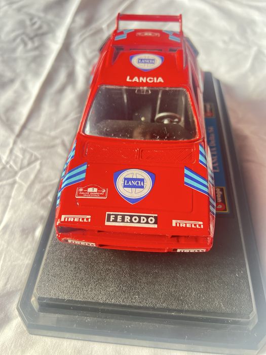 Lancia Delta S4 Bburago 1:18 rally Biasion Siviero