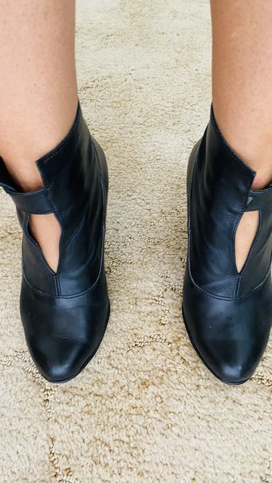 Botine dama negre, cu toc si catarama aurie,  marimea 37