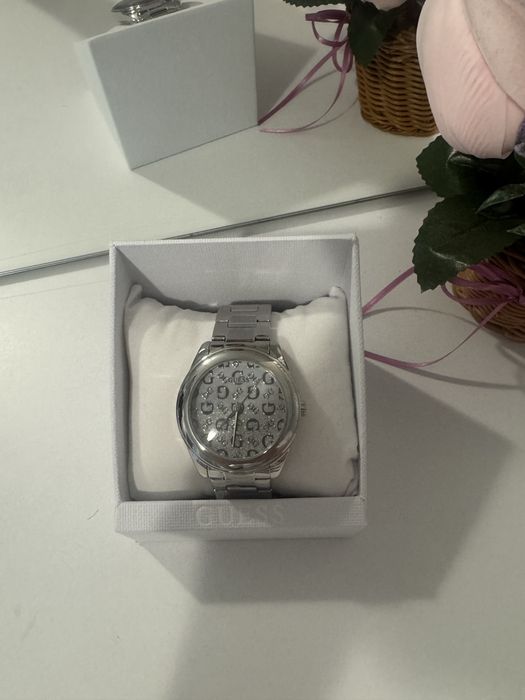 Оригинален часовник на GUESS